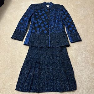 Beautiful Carlisle 100% silk quilted jacket and matching lined skirt size 8